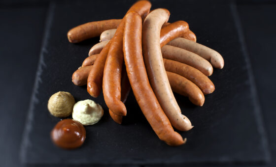 Pølser og kold kartoffelsalat.