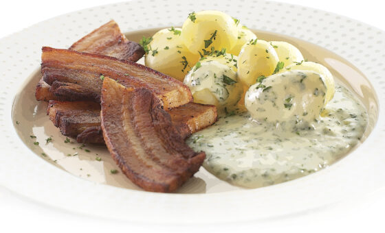 Stegt Flæsk med Persillesauce.