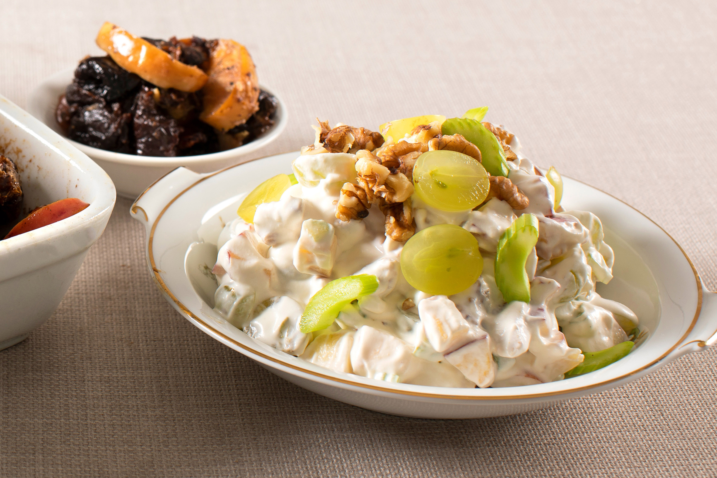Klassisk Waldorfsalat til Mortensaften