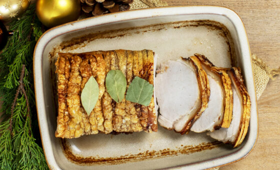 Flæskesteg med sprød svær.