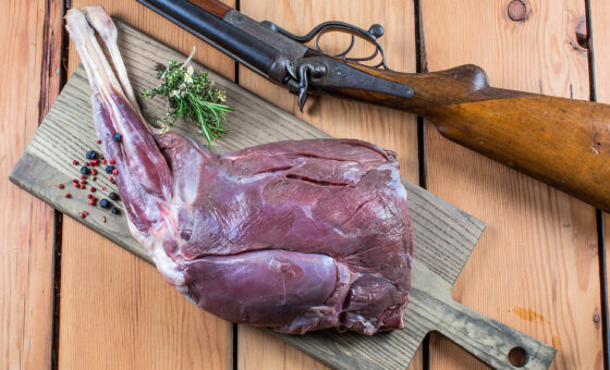 Krondyresteg med lækkert tilbehør.